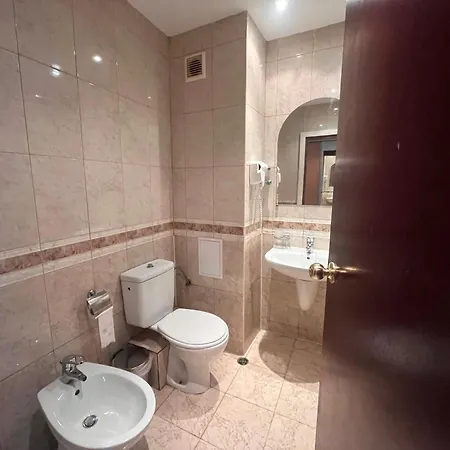 Lägenhet Miramar Front Self Catering No Swim Pool Access *