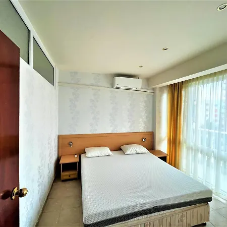 شقة Miramar Front Self Catering No Swim Pool Access