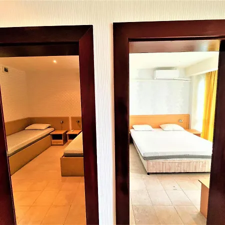 Miramar Front Self Catering No Swim Pool Access דירה