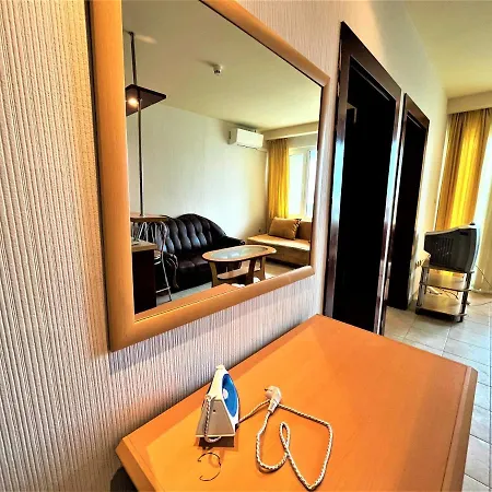 Miramar Front Self Catering No Swim Pool Access * ساني بيتش