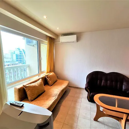 Miramar Front Self Catering No Swim Pool Access דירה *