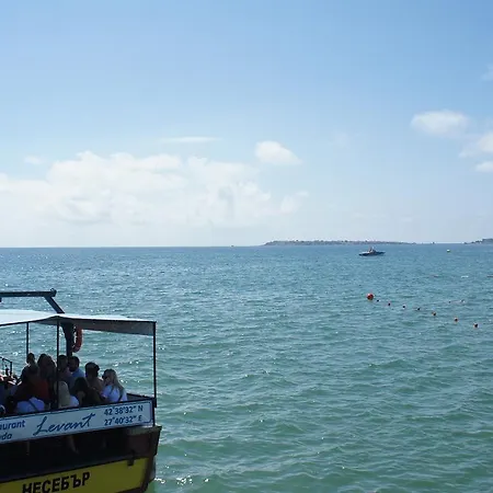 Miramar Front Self Catering No Swim Pool Access شقة *