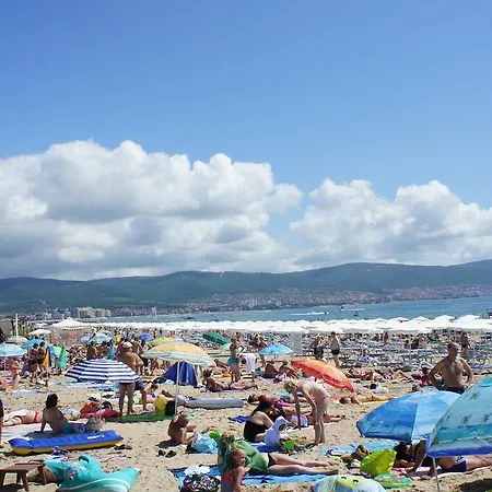 Miramar Front Self Catering No Swim Pool Access דירה *