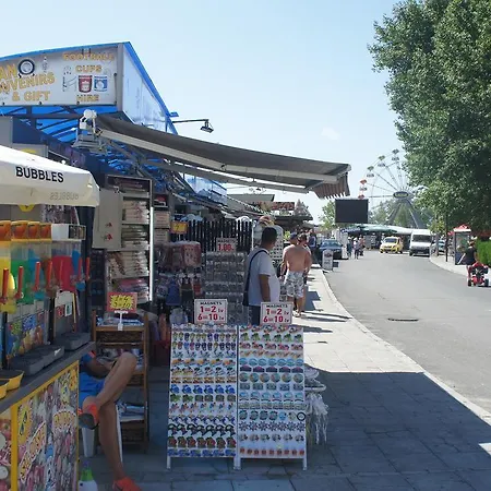 شقة Miramar Front Self Catering No Swim Pool Access