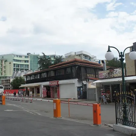 Miramar Front Self Catering No Swim Pool Access شقة