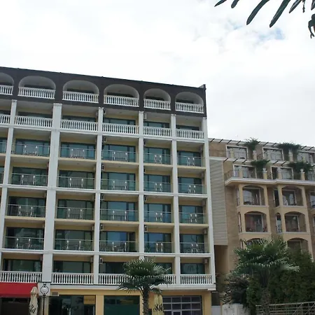 דירה Miramar Front Self Catering No Swim Pool Access *