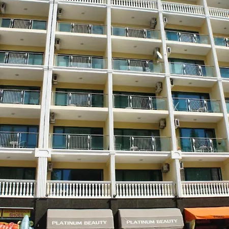 Miramar Front Self Catering No Swim Pool Access شقة *