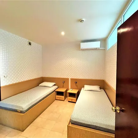 Miramar Front Self Catering Апартаменты *