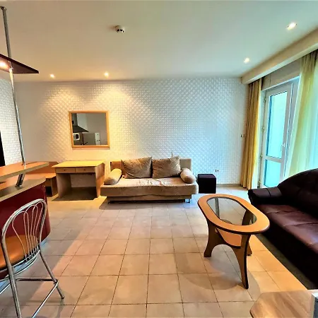 Апартаменты Miramar Front Self Catering Солнечный берег