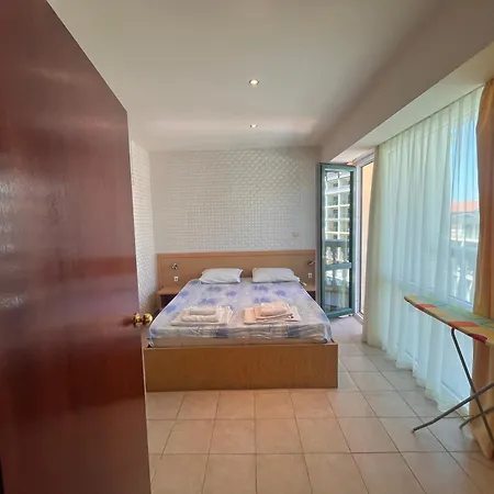 Miramar Front Self Catering No Swim Pool Access Napospart