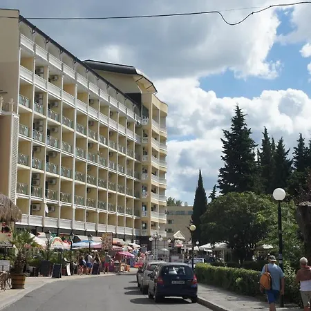 Miramar Front Self Catering Апартаменты