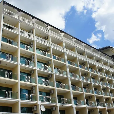 Miramar Front Self Catering Апартаменты Солнечный берег