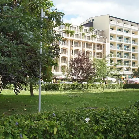 Miramar Front Self Catering Апартаменты *