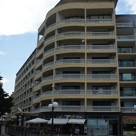 Апартаменты Miramar Front Self Catering Солнечный берег