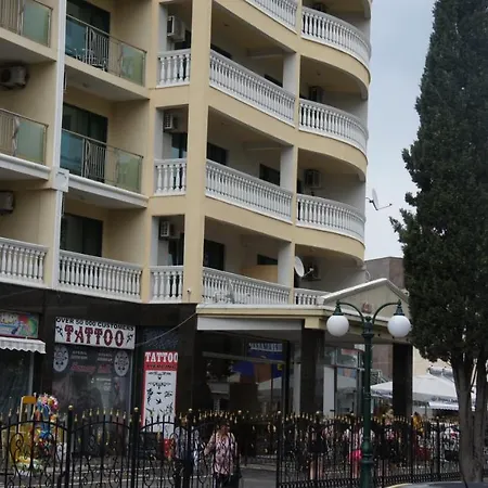 Apartman Miramar Front Self Catering No Swim Pool Access Napospart