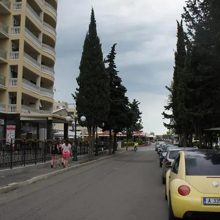 Miramar Front Self Catering No Swim Pool Access Διαμέρισμα *