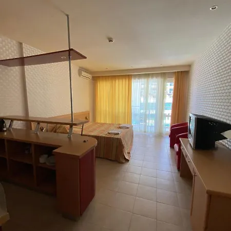 Διαμέρισμα Miramar Front Self Catering No Swim Pool Access *
